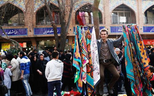 ساماندهی برای دستفروشان به صرفه نیست! ساماندهی برای دستفروشان به صرفه نیست!