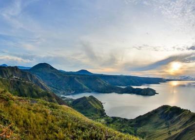دریاچه توبا در اندونزی، بزرگترین دریاچه آتش فشانی جهان