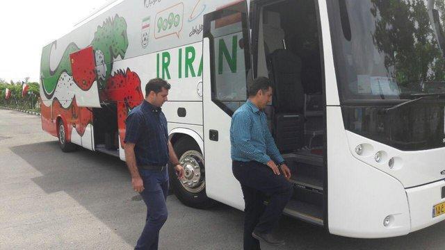 سفر امیدهای فوتسال با اتوبوس جدید تیم ملی فوتبال به اصفهان