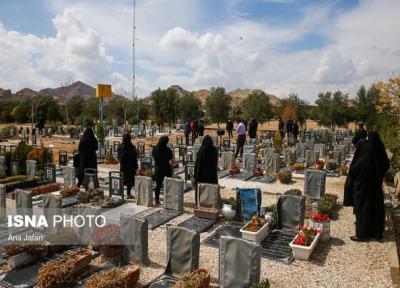 زیارت دوباره اهل قبور در آرامستان باغ رضوان اصفهان