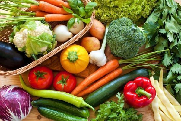 خوراکی های طبیعی ضد نفخ را بشناسید خوراکی های طبیعی ضد نفخ را بشناسید